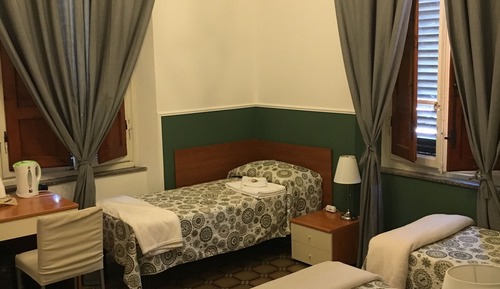 Habitación familiar con 1 cama doble o 2 individuales