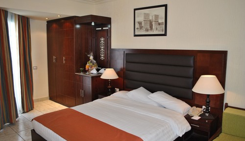 Habitación estándar con 1 cama doble o 2 individuales, 1 habitación, vistas al jardín
