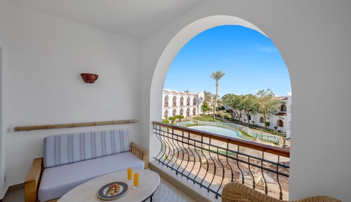 Habitación triple, vistas al jardín (Diplomatic)