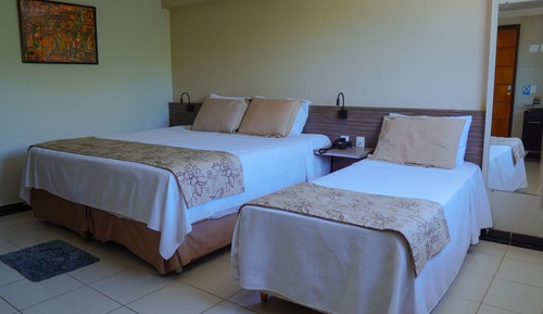 Quarto Triplo Superior com Vista Lateral do Mar