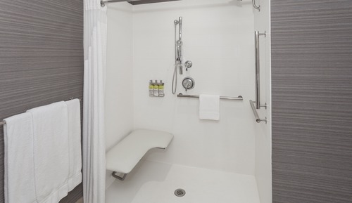 Habitación estándar, 2 camas de matrimonio (Communication, Roll-In Shower)