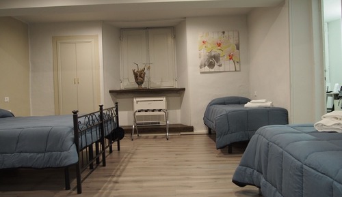 Apartamento familiar, varias camas, en edificio anexo