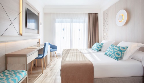 Habitación doble, balcón (2 adults + 1 child)