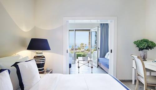 Junior Suite Covered Veranda & Garden