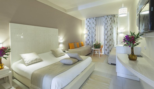 Habitación triple estándar, 1 habitación, vistas al jardín
