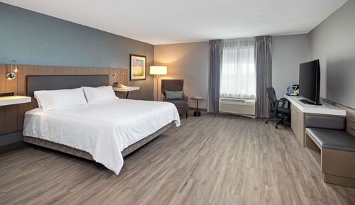 1 cama de matrimonio grande, accesible