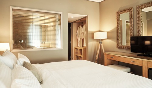 Habitación Premium con 1 cama doble o 2 individuales, vistas parciales al mar