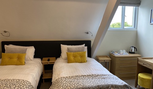 Habitación con 1 cama doble o 2 individuales