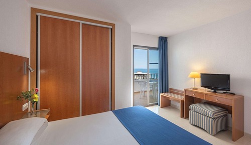 Habitación triple, accesible para personas con discapacidad