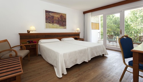 Habitación con 2 camas individuales, balcón