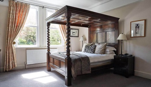 Four Poster Room