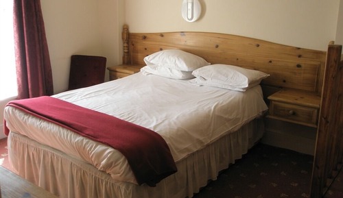 Habitación triple, baño privado (Cabin  (Double & Single ))