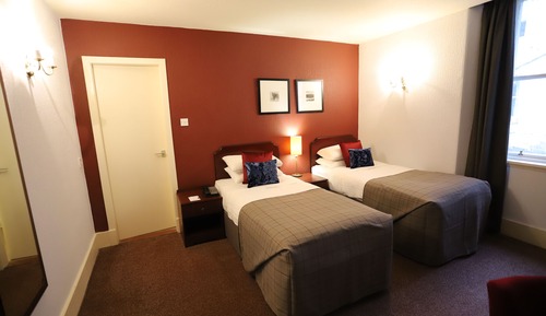Habitación clásica con 2 camas individuales, vistas a la montaña