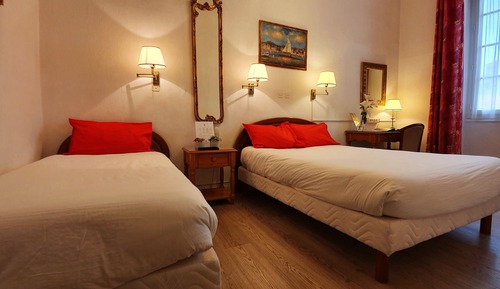 Habitación triple, bañera