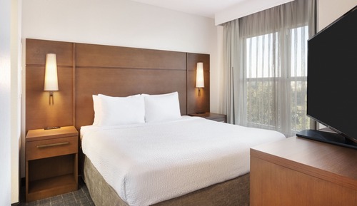 Estudio, 1 cama de matrimonio grande con sofá cama (Mobility/Hearing Access, Roll-in Shwr)