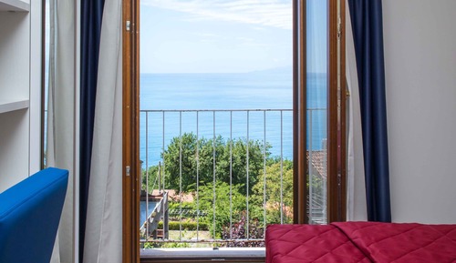 Habitación clásica con 1 cama doble o 2 individuales, vistas al mar