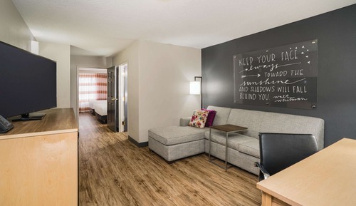 Suite, no fumadores (2 Queen Beds with Sofa Bed, 2-Room)