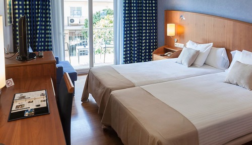 Habitación estándar con 1 cama doble o 2 individuales, terraza