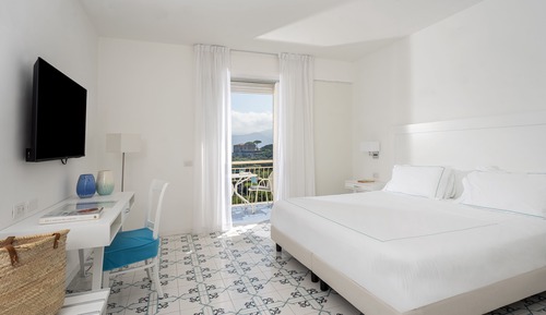 Habitación estándar con 1 cama doble o 2 individuales, balcón, vistas al mar