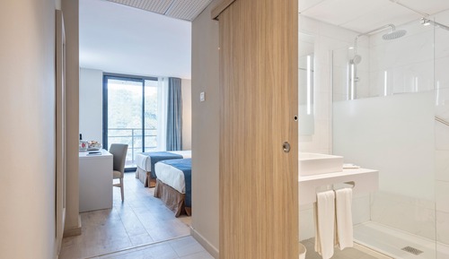  Habitación Estándar (2 adultos + 1 niño)