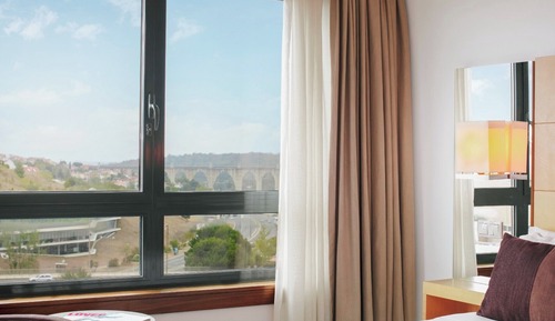 Habitación triple superior, vistas a la ciudad