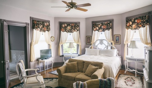 Habitación romántica, 1 cama de matrimonio grande con sofá cama, chimenea