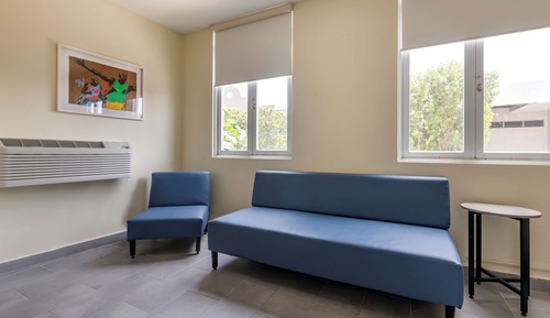 Habitación estándar, 1 cama de matrimonio grande, frigorífico y microondas, vistas a la ciudad