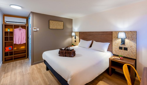 Habitación triple, 1 cama doble con sofá cama (Pop)