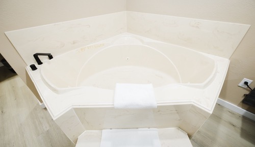 Habitación, 1 cama de matrimonio grande, bañera de hidromasaje