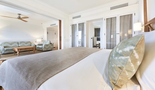 Suite superior, bañera de hidromasaje, vistas al jardín