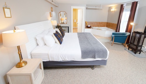Habitación Deluxe, 1 cama de matrimonio grande, bañera de hidromasaje, vistas al jardín