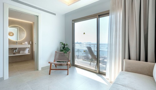 Habitación doble superior, balcón, vistas al mar (2 Adults + 2 Children)