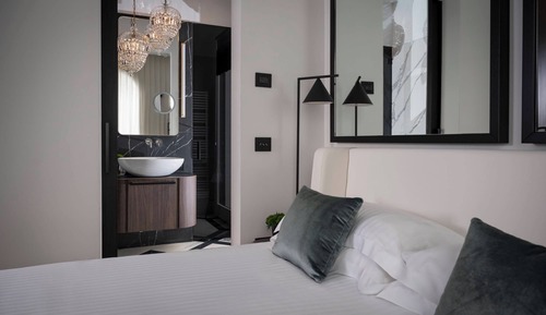 Suite, en edificio anexo (with private Jacuzzi)