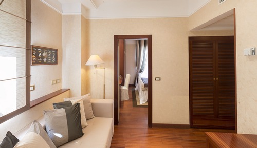 Habitación familiar, vistas parciales al mar