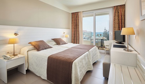 Standard double room pool view (1 adult + 1 children)