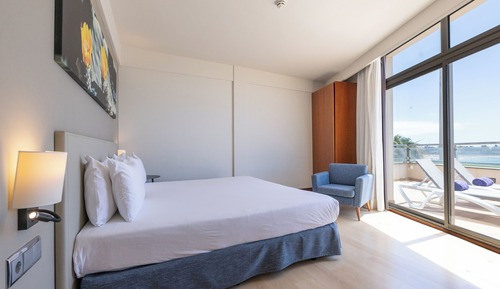 Suite familiar, balcón, vistas al mar (4 Adults and 2 Children)