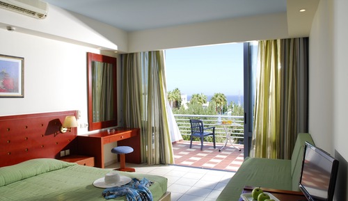 Economy Family Room with Land View (5 persons)