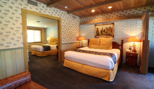 Habitación, varias camas