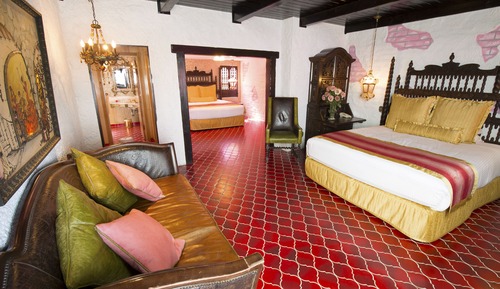 Habitación, varias camas