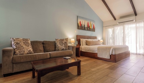 King Sun or Honeymoon Suite