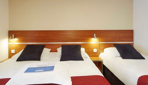 Habitación estándar, varias camas (1 Double and 1 Single bed)