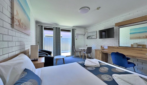 Queen room
