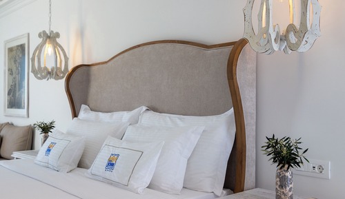 Signature Aegean Room with Outdoor Jetted Tub & Sea View