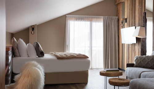Suite, 1 cama de matrimonio grande con sofá cama, vistas a la montaña