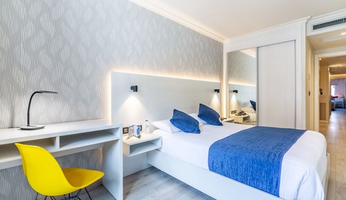 Habitación superior con 1 cama doble o 2 individuales