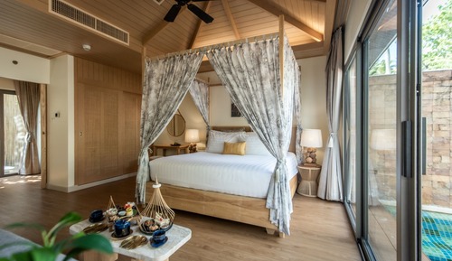 Courtyard Plunge Pool Villa with Roundtrip Airport Transfer