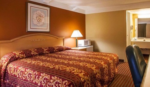 Standard Room, 1 King Bed Smoking