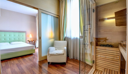 Suite Confort, sauna (and hydromassage bathtub)