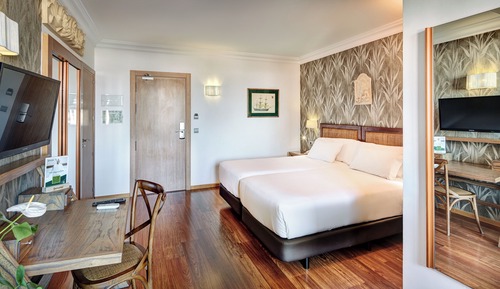 Habitación clásica con 2 camas individuales, balcón