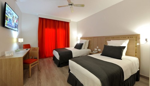 Habitación superior con 1 cama doble o 2 individuales